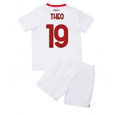AC Milan Theo Hernandez #19 Bortedraktsett Barn 2022-23 Kortermet (+ korte bukser)